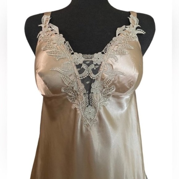 NWT FLORA NIKROOZ | Stella Gown Champagne - Picture 5 of 5